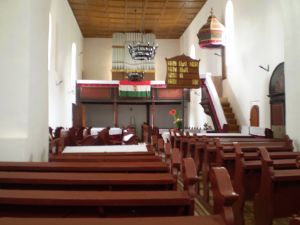  A kazetts mennyezet reformtus templom szszke a padsorokkal s az orgonakarzat 